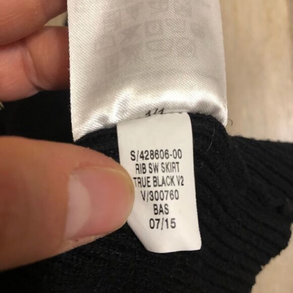 GAP Soft Knit pleated Ribbed black winter warm Skirt pull on circle 6/7 - Picture 6 of 6